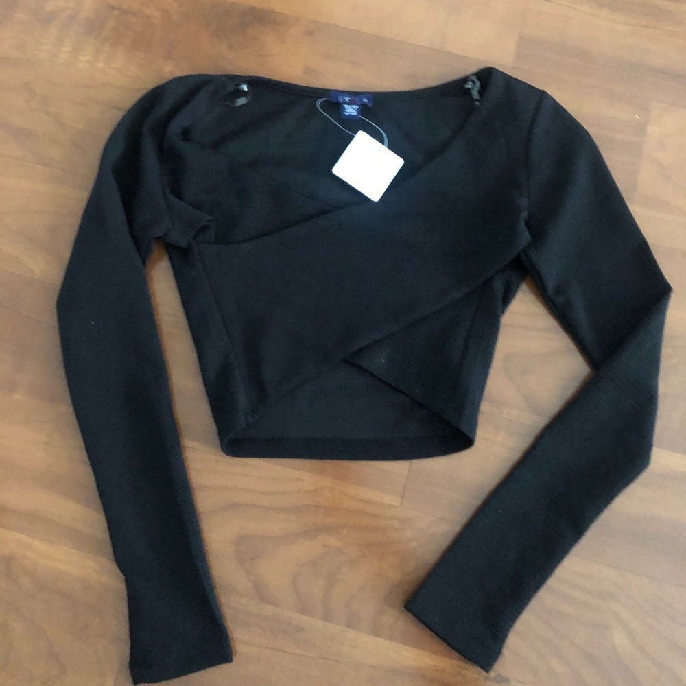 UK2LA. Long sleeve crop top